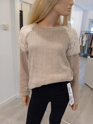 Sweater fluffy schouder taupe 2025